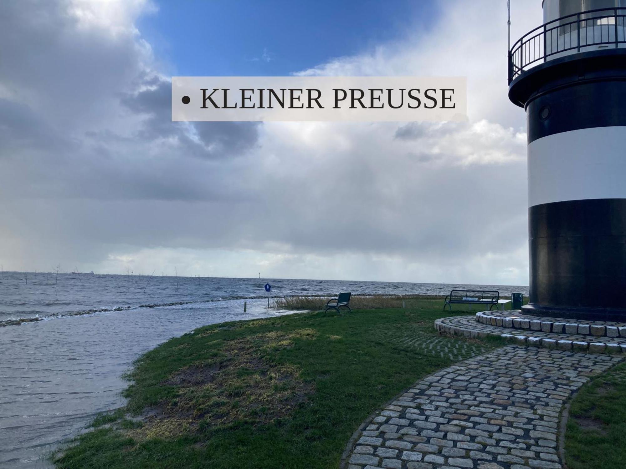 Haus Krabbe: North Sea Apartment with Pet-Friendly Stay Wremen Exterior photo