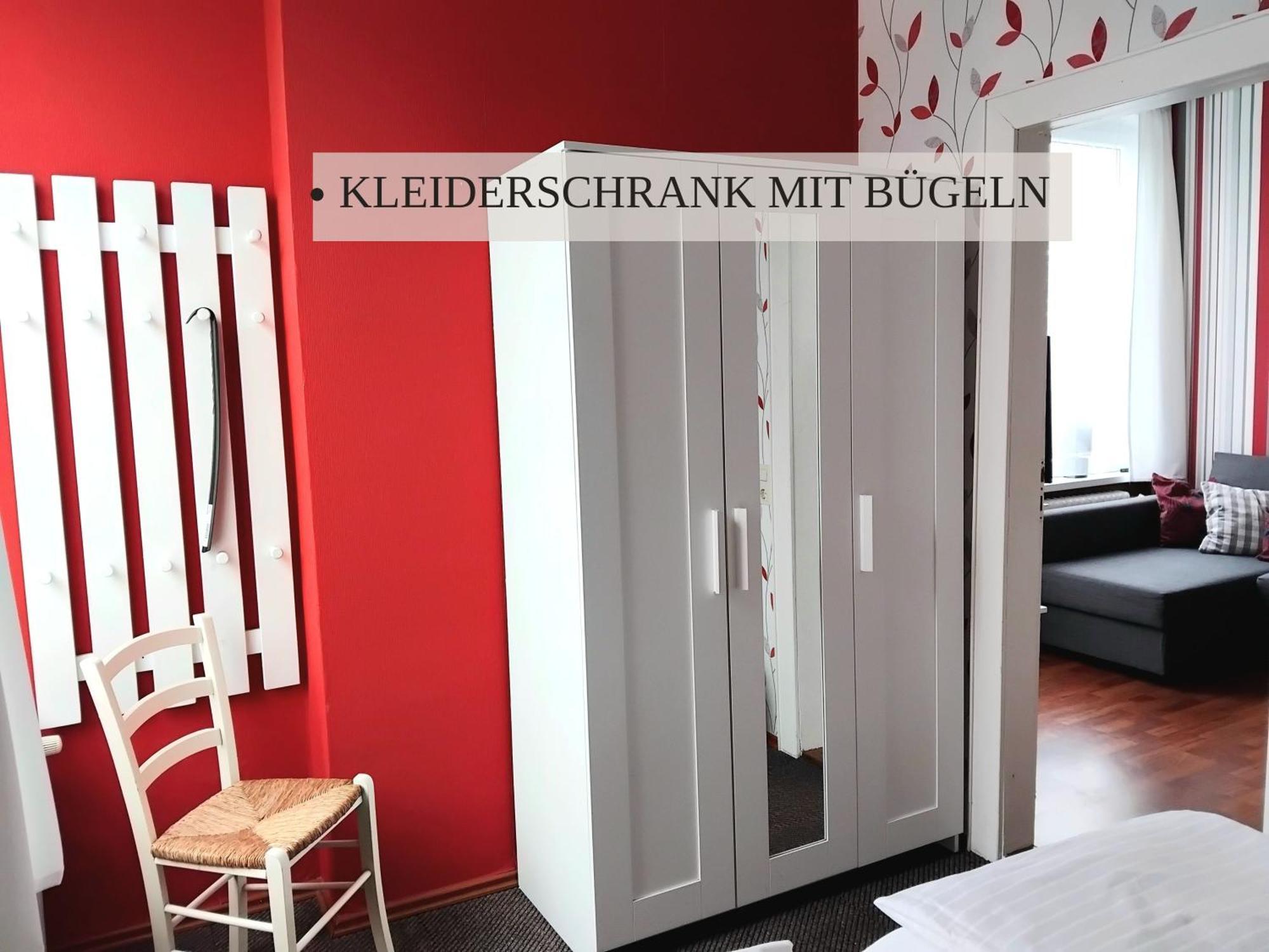 Haus Krabbe: North Sea Apartment with Pet-Friendly Stay Wremen Exterior photo