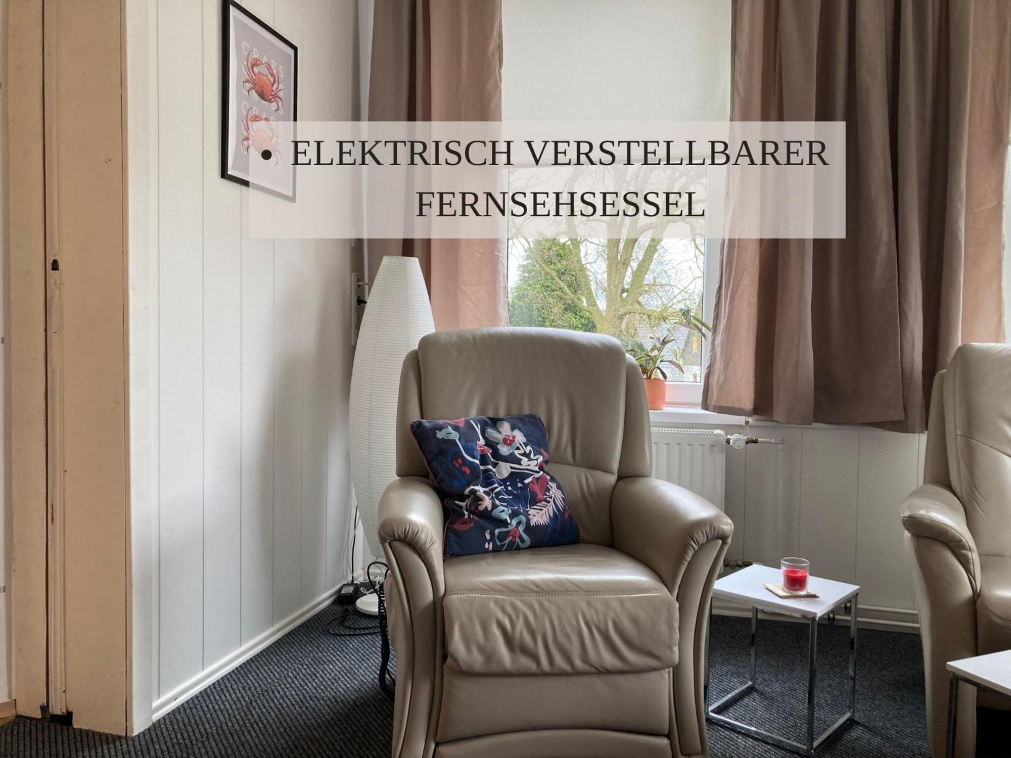 Haus Krabbe: North Sea Apartment with Pet-Friendly Stay Wremen Exterior photo